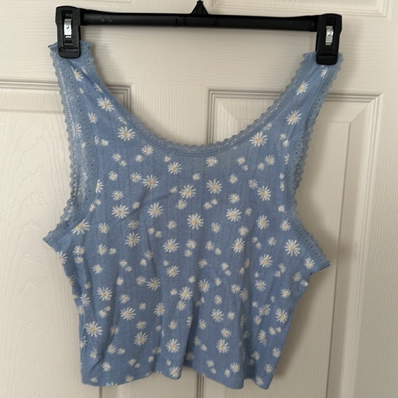 Floral tank with lace detail - Picture 3 of 3